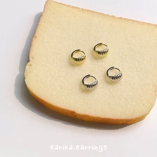 earika.earrings - mini croissant hoop ต่างหูห่วงทรงครัวซองก้านเงินแท้ชุบทองคำขาว/ทอง (มีให้เลือก 2 สี) ผิวแพ้ง่ายใส่ได้