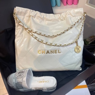 Chanel SS22 LOGO SHOPPING TOTE 💛          * เป็นรุ่นที่มาแรงมากในตอนนี้ต้องมีงานเทพสุดสลับเเท้หนังอิตาลี Calf Skin 100%