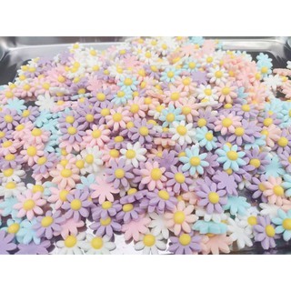 นํ้าตาลเเต่งเค้กดอกเดซี่ สีพลาสเทล100ดอก150บาท