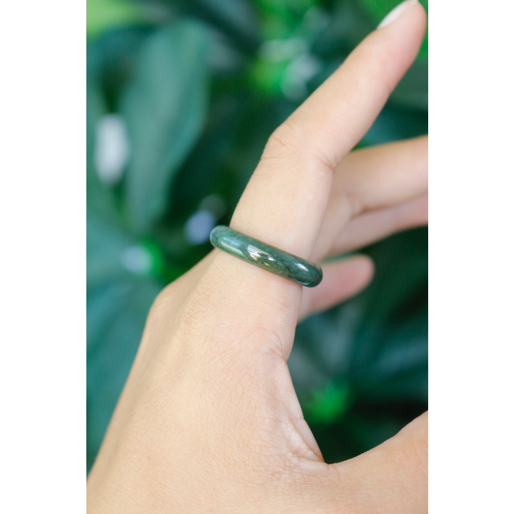 แหวนหยกเขียว เบอร์ 60 หยกพม่าแท้สีธรรมชาติ แหวนหยกแท้จัดส่งฟรี
