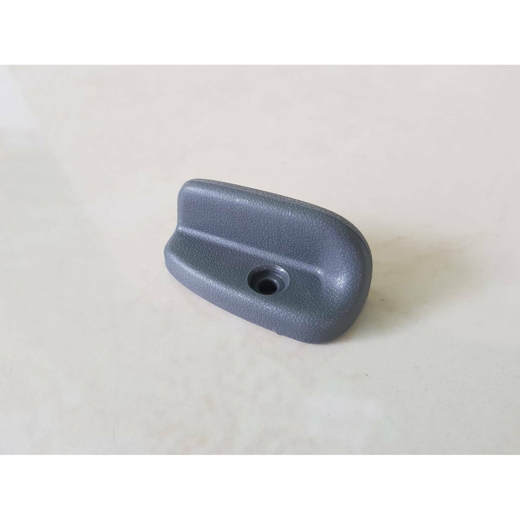 ตัวปรับเบาะ TOYOTA NEW MIGHTY-X,LN100 รุ่นใหม่ขันน็อต สีเทา ข้างRH(ขวา) อันละ65 บาท