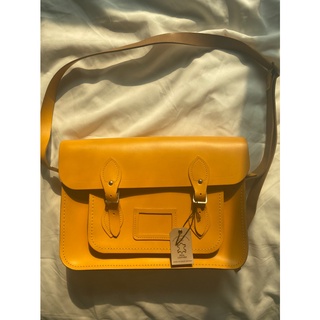 Cambridge Satchel สี เหลือง ขนาด 14 นิ้ว ไม่เคยผ่านการใช้งานค่ะ