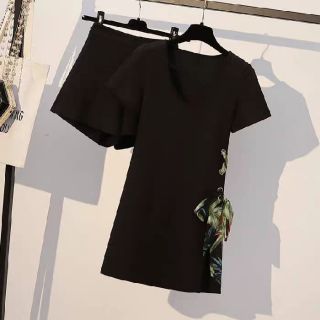 ชุดเซ็ท​ 2 ชิ้นเสื้อกางเกง​ขาสั้นสีดำ​ M