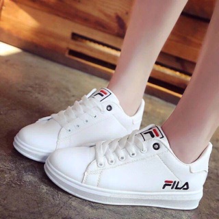 รองเท้าผ้าใบ FILA