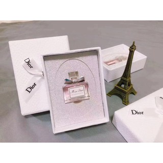 น้ำหอม Miss Dior เป็นรุ่นขายดีจ้า Blooming bouquet  ขนาด 5 ml เป็นของขวัญปีใหม่