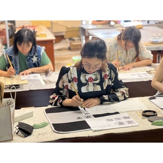 คอร์สคลาสเรียนออนไลน์ศิลปะการเขียนตัวอักษรจีนด้วยพู่กัน คลาส 45 นาที รอบเย็น 楷书书法体验课上课时间45分钟下午课