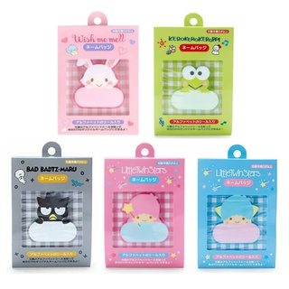 เข็มกลัด ตัวหนีบ เข็มกลัดป้ายชื่อ Sanrio+สติกเกอร์ตัวอักษร ซานริโอ้ จากญี่ปุ่นแท้100%