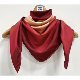 ผ้าพันคอ สีเหลี่ยมจัตุรัส โทนเบอร์กันดี้