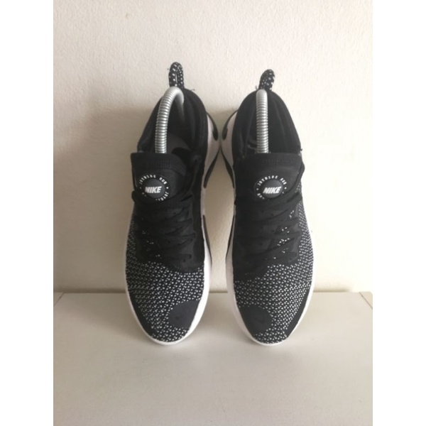 รองเท้าวิ่ง Nike แท้ 100% มือสอง **ส่งฟรี**