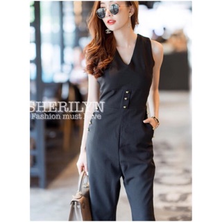 ‼️งานป้ายของใหม่พร้อมส่ง‼️ Jumpsuit ขายาว แขนกุด สีพื้นดำ แต่งกระดุมทอง เป็นชุดเก็บทรงสวย งานป้าย SHERILYN (เชอริรีน)