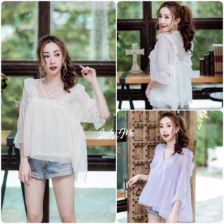 เสื้อคอระบายเนื้อผ้าบาง ใส่สบาย มีกระดุมรอบคอ