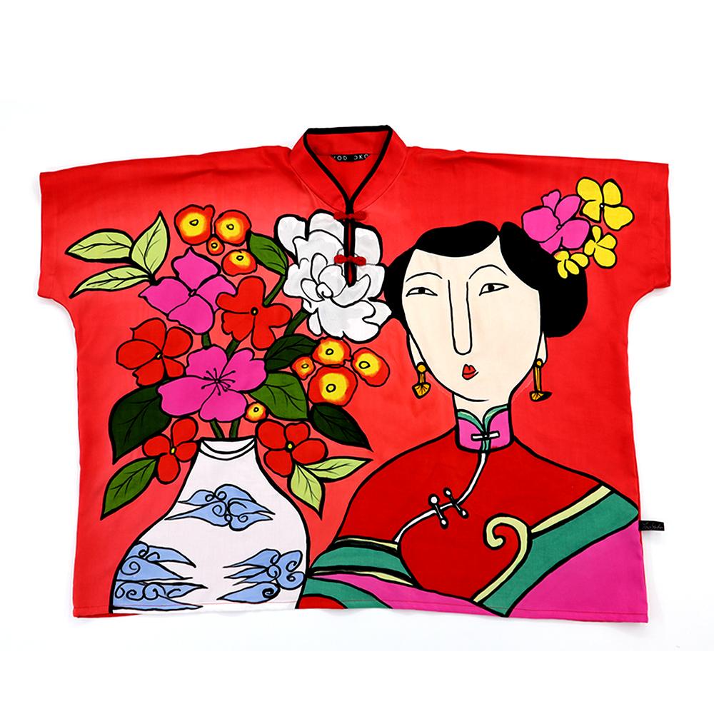 YODYOKO เสื้อคอจีน ลายเด็กผู้หญิงจีนกับแจกัน สีแดง