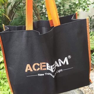 ถุงผ้าพิมพ์ลายโลโก้ไฟฉาย Acebeam สีดำ