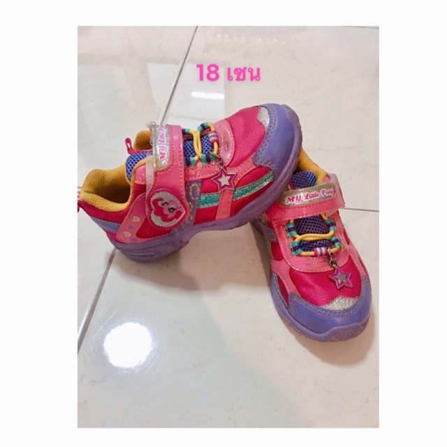 รองเท้าผ้าใบ pony