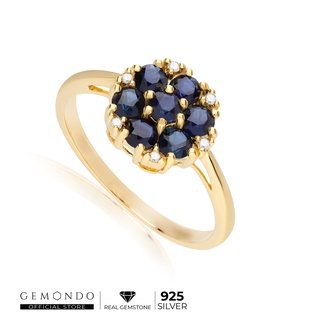 Gemondo แหวนเงิน 925 ชุบทอง 18K ประดับไพลิน (Blue Sapphire) และเพชร (Diamond) รูปทรงดอกไม้  : แหวนไพลิน แหวนพลอย