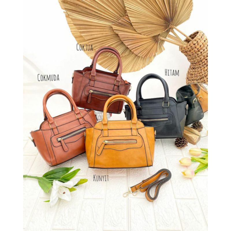 กระเป๋าถือ Pedro****