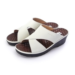 Pierre Cardin รองเท้าผู้หญิง รองเท้าแตะ รองเท้าแตะเพื่อสุขภาพ นุ่มสบาย ผลิตจากหนังแท้ สีขาว รุ่น 26SS409