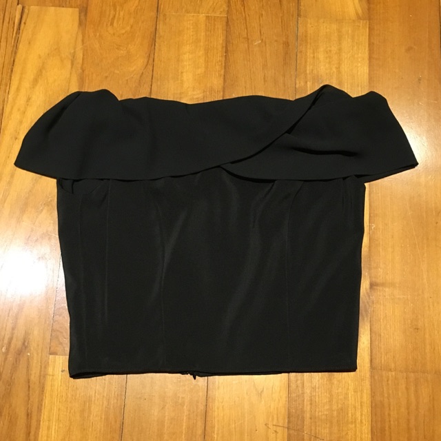 เสื้อเปิดไหล่ IRADA สีดำ ของใหม่ค่ะ ผ้าฮานะโกะผสมชีฟองเนื้อทรายสีดำ