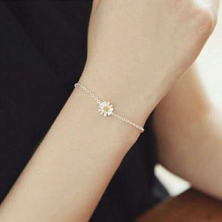 สร้อยข้อมือดอกเดซี่ • Daisy Bracrlet