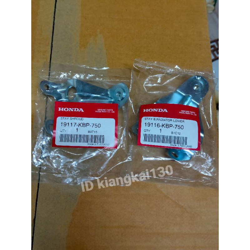 1911ขายึดแผงกั้นหม้อน้ำแดชใหม่(ราคาต่อคู่น่ะครับ)(19116-KBP-750)(19117-KBP-750)