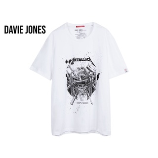 เสื้อยืดสีขาวDAVIE JONES เสื้อยืดพิมพ์ลาย สีขาว ทรง Regular Fit Graphic Print T-Shirt in white TB0266WH