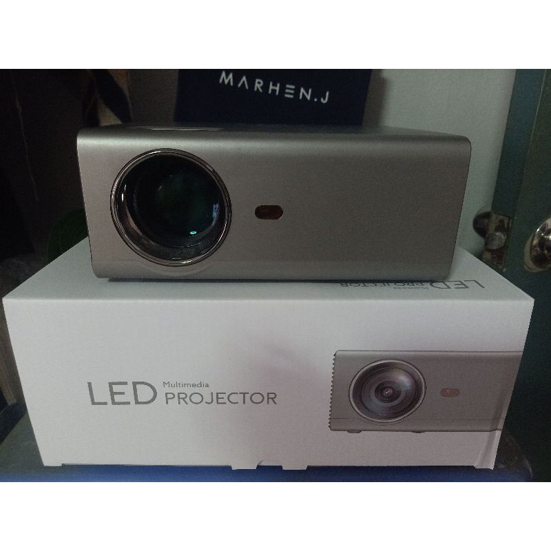 มินิโปรเจคเตอร์ รุ่น High Definition RD825(เปิดใช้แค่3ครั้ง)สภาพดีใหม่100%อุปกรณ์พร้อมครบเปิดงานเชื่