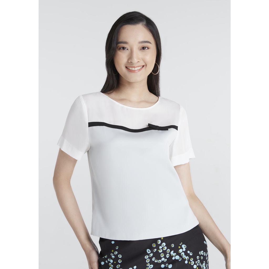 Jousse เสื้อผู้หญิง Blouse เสื้อเบลาส์คอกลมแขนสั้นสีขาว แต่งผ้าชีฟองช่วงคอ (JS1OLR)