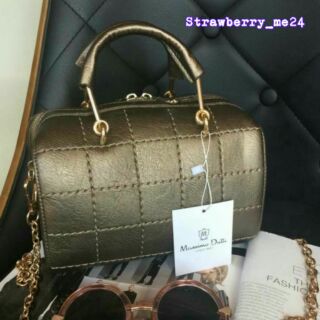 8New arrival 😘
 กระเป๋า สะพายข้าง ทรง speedy อยู่ทรง จากแบรนด์  Massimo Dutti สี Pattinum Gold