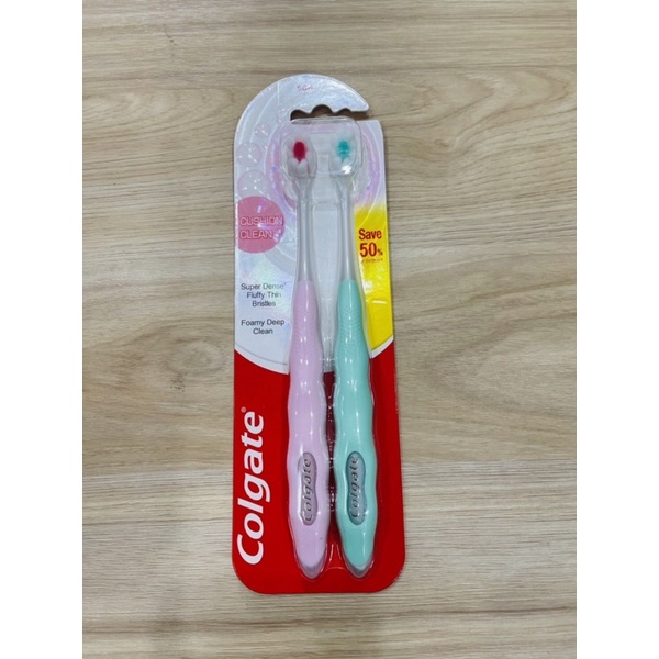 ลดกระหน่ำ แพ็คคู่ 2 ด้าม Colgate Cushion Clean Toothbrush แปรงสีฟัน คอลเกต คุชชั่นคลีน (คละสี) ชาโคล ราคาถูก ราคาต่อคู่