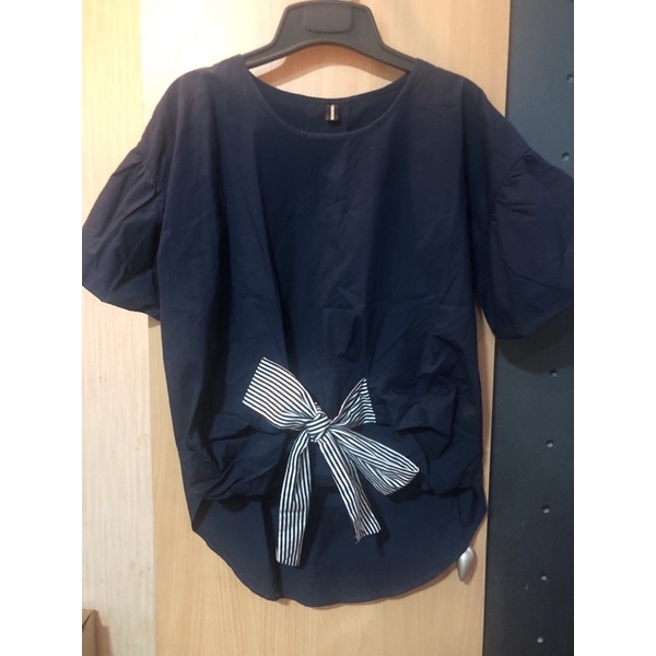 เสื้อสีกรมท่าผูกโบว์ด้านหน้าแขนทรงบอลลูนมือสอง