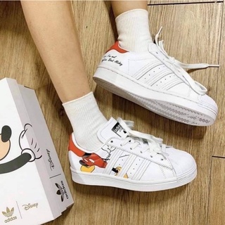 จัดส่งฟรี 🔥 รองเท้าผ้าใบมิ๊กกี้ รุ่น Disney x adidas Originals Mickey Mouse Collection 💕