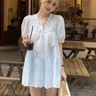 Preorder  white lace top C2639 เสื้อลายลูกไม้ มินิเดรสลายลูกไม้