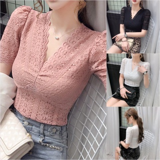 {พร้อมส่ง} เสื้อยืดคอวี แขนสั้น แขนพอง พิมพ์ลายลูกไม้ รัดรูป เซ็กซี่ สําหรับผู้หญิง