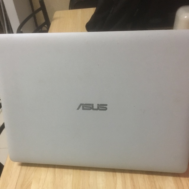 โน๊ตบุ๊ค asus. รุ่น k456u. สีขาว