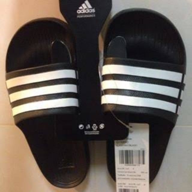 รองเท้าแตะadidas 💯% 8uk