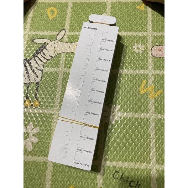 แผง แป้น กิ๊บ กิ๊ป กิ๊ฟ 12 ช่อง กระดาษ ยาว จำนวน 100 ใบ ต่อ 1 มัด ยาว 28 เซนต์ กว้าง 7 เซนต์
