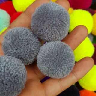 พอมพอม สีเทาขนาด 4 cm