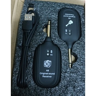 ไวร์เลสกีตาร์/เบส/คีย์บอร์ด/เครื่องดนตรีอื่น A-8 UHF Guitar Wireless System Transmitter Receiver (แบตเตอรี่แบบชาร์ทได้)