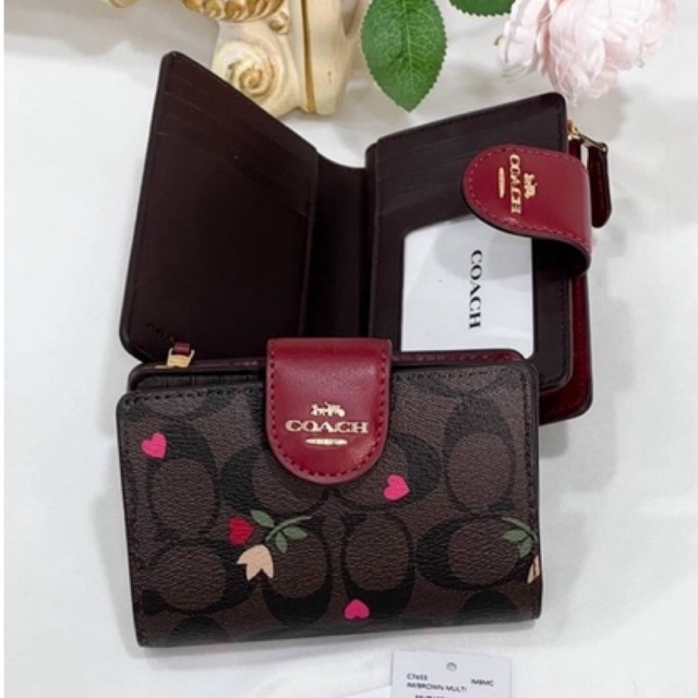 🎀 (สด-ผ่อน) กระเป๋าสตางค์ ใบกลาง ลายซีเข้มหัวใจ COACH C7653 MEDIUM CORNER ZIP WALLET IN SIGNATURE CA