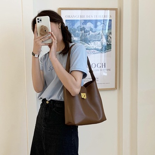 2021 bucket bag สายสะพายไหล่กว้าง new retro wild กระเป๋าเดินทางกระเป๋าสะพายความจุขนาดใหญ่ female