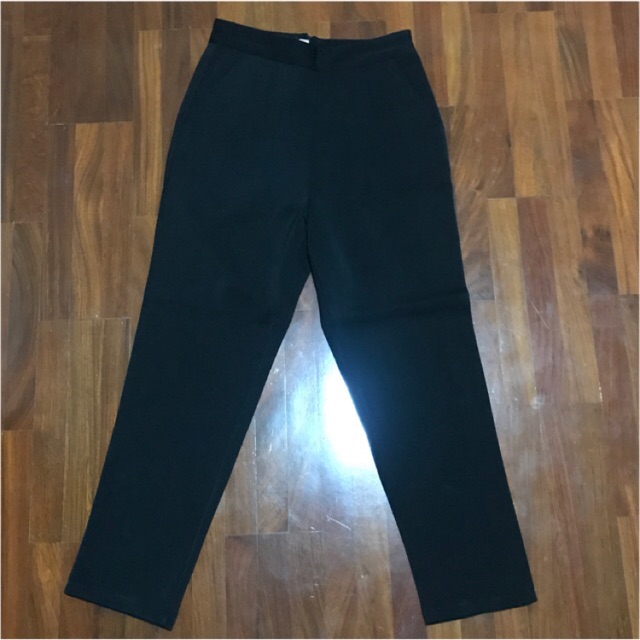 พร้อมส่ง กางเกงฮานาโกะทรงกระบอก จากร้าน pbpants