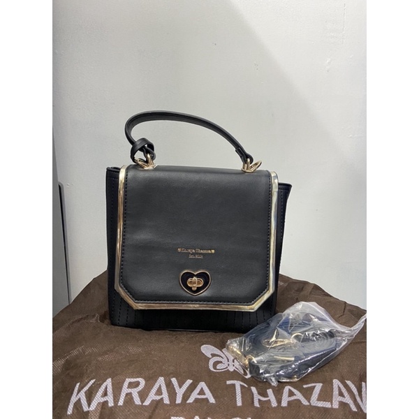 กระเป๋าสะพายผู้หญิง Karaya Thazava Est.2012 สภาพดี 100%