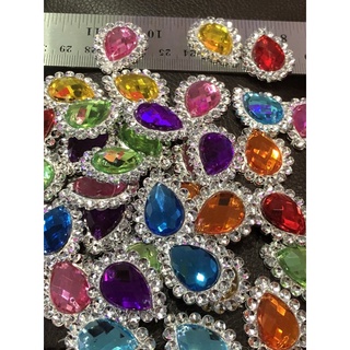 #พลอยตกแต่งงานฝีมือเครื่องประดับทรงหยดน้ำฐานสีเงินสีทองห่อละ20ชิ้น(ตัดแล้วเป็นเม็ด)