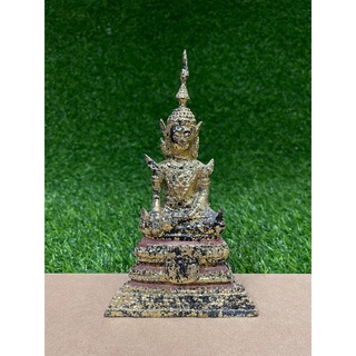 พระรัตนตรัย คือ พระพุทธเจ้า, พระธรรม และพระสงฆ์ คือท่านผู้ตรัสรู้ธรรมด้วยพระองค์เอง