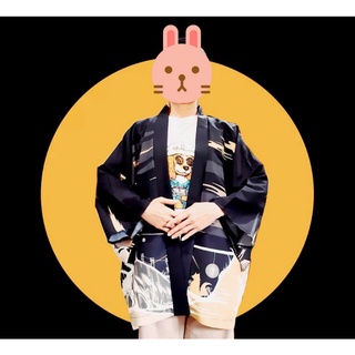 เสื้อคลุมสไตล์ญี่ปุ่นสีพื้นดำแต่งลายกราฟฟิคสวยงาม