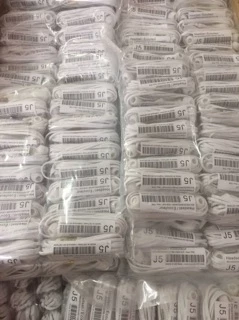 หูฟังJ5เสียงดีเสียงดัง Small Talk In Ear Earphones สำหรับ 3.5mm jack - White