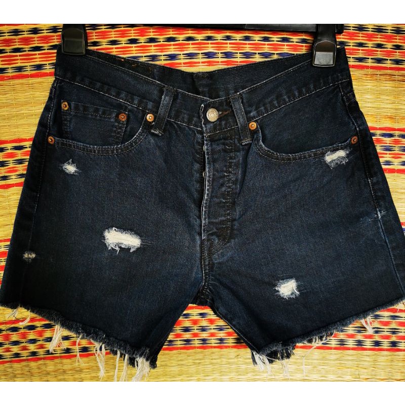 กางเกง​ยีนส์​Levi's 501 สีเข้ม ตัดแต่งขาสั้น#มือสอง