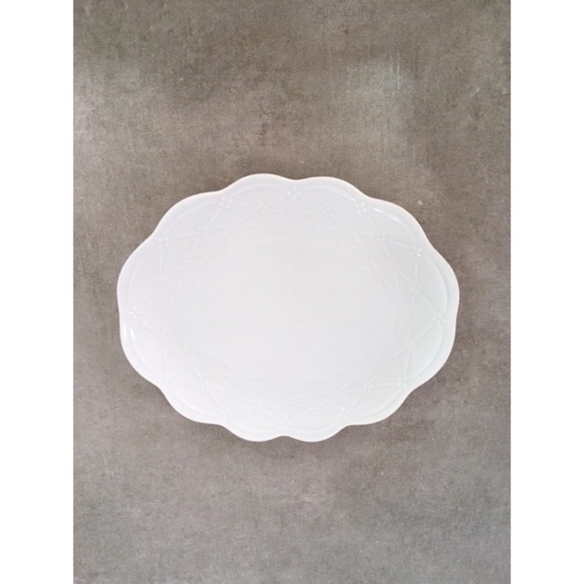 จานทรงรี Mikimoto สีขาว