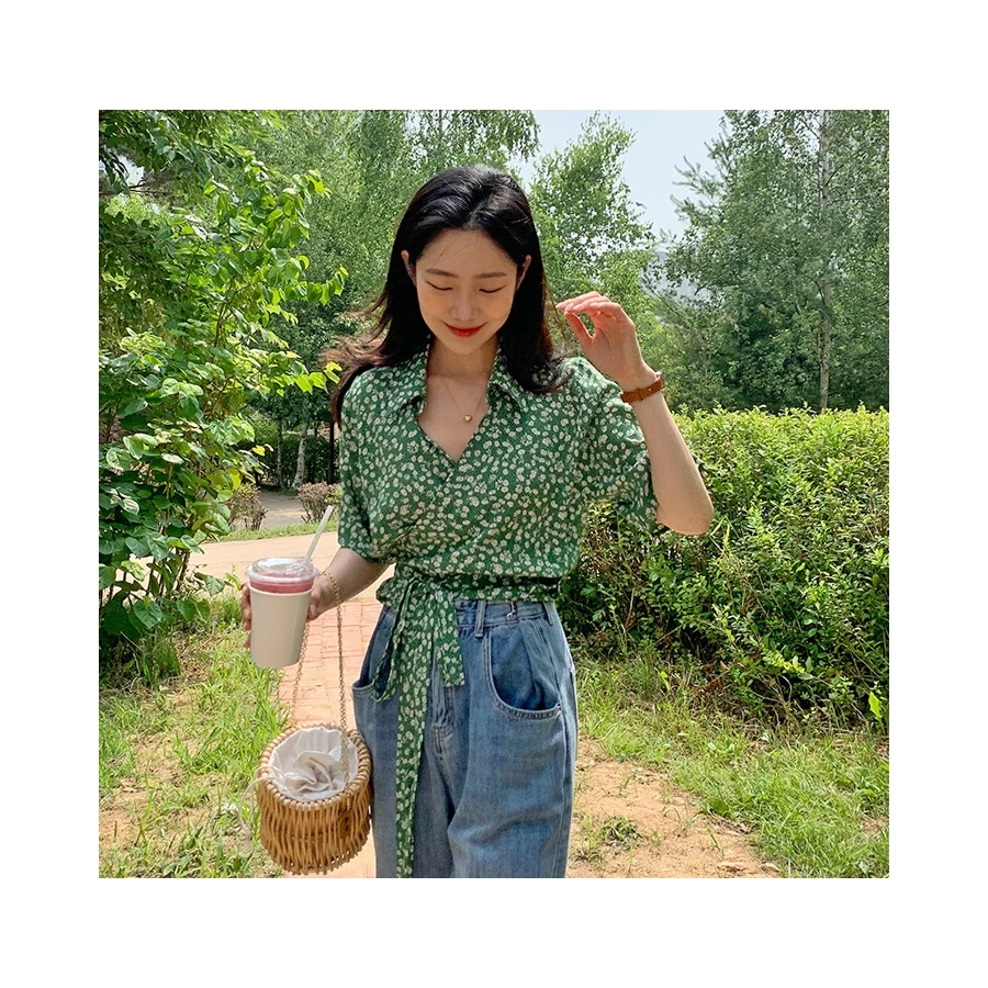 เสื้อผูกเชือกหน้า ลายดอกสีเขียว แขนสั้นคอวี สไตล์เกาหลีวินเทจ thumbnail 7
