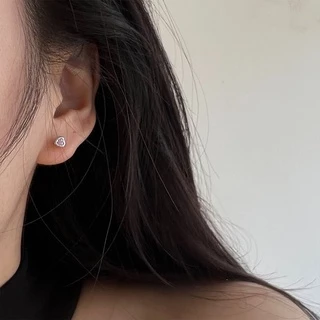 earika.earrings - crystal heart piercing จิวหูเงินแท้จี้หัวใจประดับเพชร เหมาะสำหรับคนแพ้ง่าย